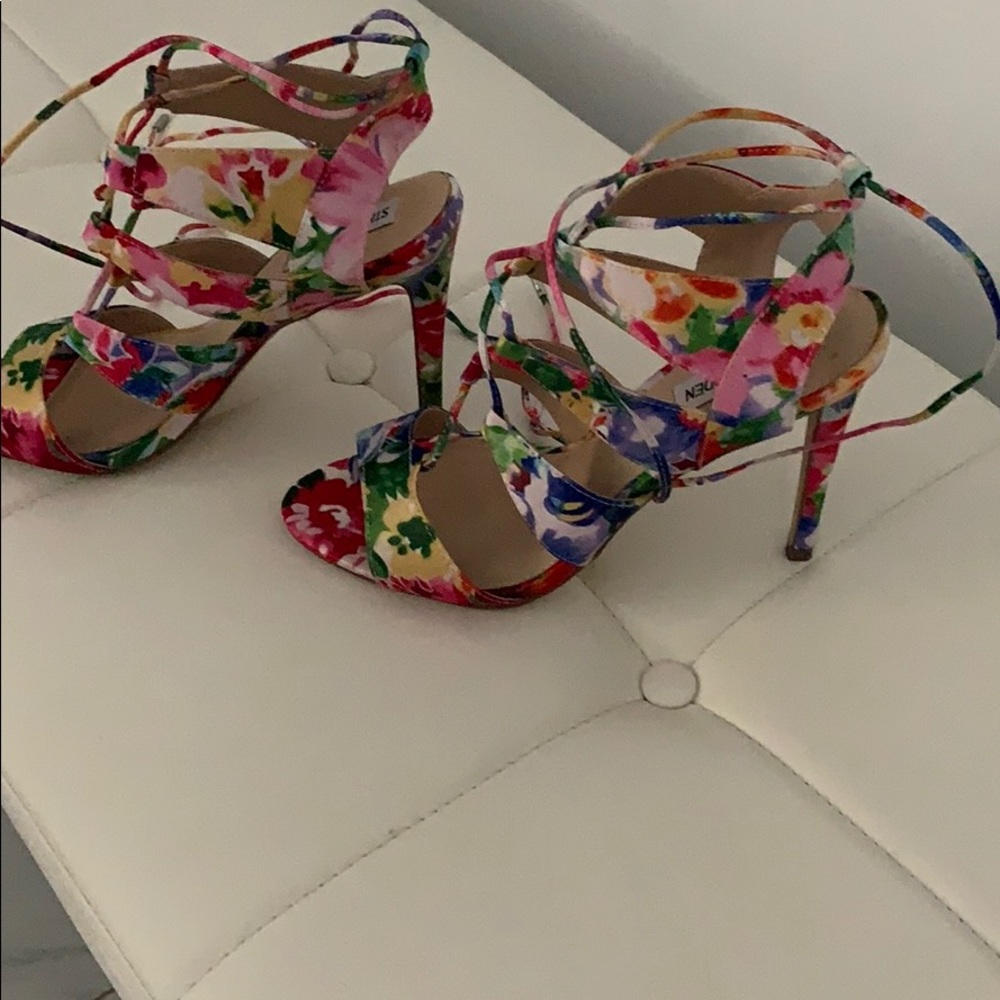 Steve Madden Flowered sandals.